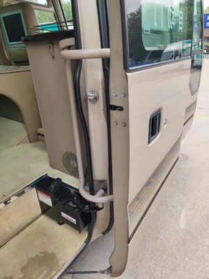 सीलिंग विंडो मैनुअल ट्रांसमिशन के साथ 23 सीटों वाली प्रयुक्त बस