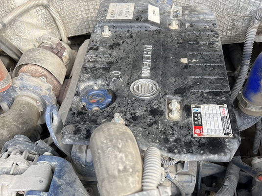 छात्रों के परिवहन के लिए 52 सीटों वाली स्कूली बसें