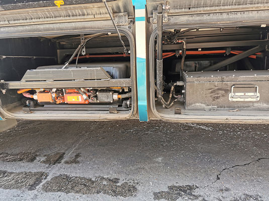 ऑटोमैटिक ट्रांसमिशन के साथ 31 सीटों वाली एलएचडी सेकंड हैंड लक्जरी बस