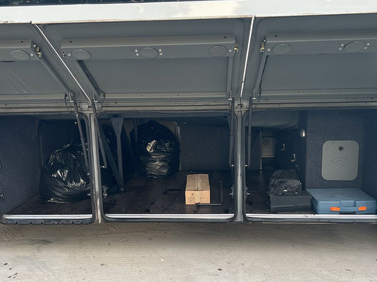 डीजल इंजन वाली 47 सीटों वाली एलएचडी प्रयुक्त बस कोच