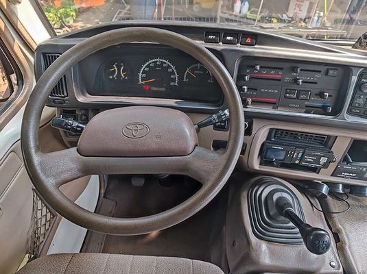 20 सीटें इस्तेमाल की गईं बस 120 किमी/घंटा एलएचडी इस्तेमाल की गई लेफ्ट हैंड ड्राइव बस