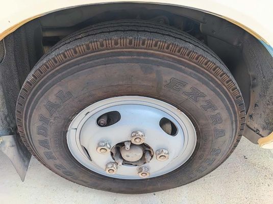 20 सीटें इस्तेमाल की गईं बस 120 किमी/घंटा एलएचडी इस्तेमाल की गई लेफ्ट हैंड ड्राइव बस