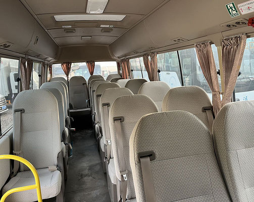 टोयोटा 23 सीटों वाला प्रयुक्त कोस्टर बस 7 मीटर गैसोलीन प्रयुक्त मिनी बस