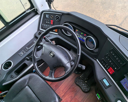 अधिकतम गति 100 किमी/घंटा और मैनुअल ट्रांसमिशन के साथ 48 सीटों वाला लॉन्ग कोच प्रयुक्त मॉडल