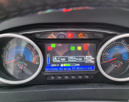 अधिकतम गति 100 किमी/घंटा और मैनुअल ट्रांसमिशन के साथ 48 सीटों वाला लॉन्ग कोच प्रयुक्त मॉडल