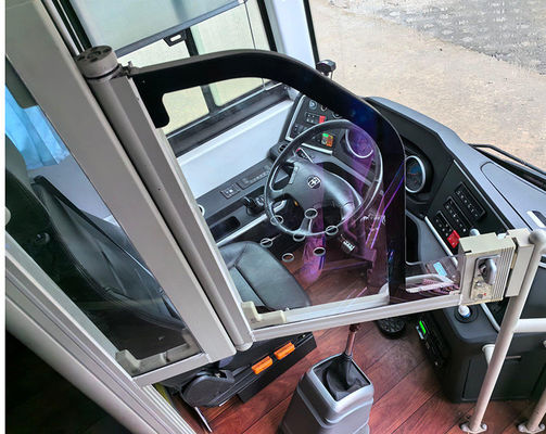 अधिकतम गति 100 किमी/घंटा और मैनुअल ट्रांसमिशन के साथ 48 सीटों वाला लॉन्ग कोच प्रयुक्त मॉडल