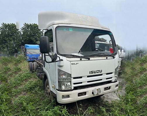 प्रयुक्त ट्रक Isuzu ELF 600p कार्गो ट्रक 4KH1 डीजल इंजन और सफेद शरीर