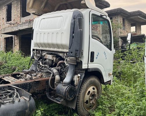 प्रयुक्त ट्रक Isuzu ELF 600p कार्गो ट्रक 4KH1 डीजल इंजन और सफेद शरीर