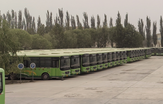 युचाई फ्रंट-माउंटेड इंजन 19/60-सीट प्रयुक्त बस 3767 मिलीलीटर विस्थापन सुगम परिवहन के लिए